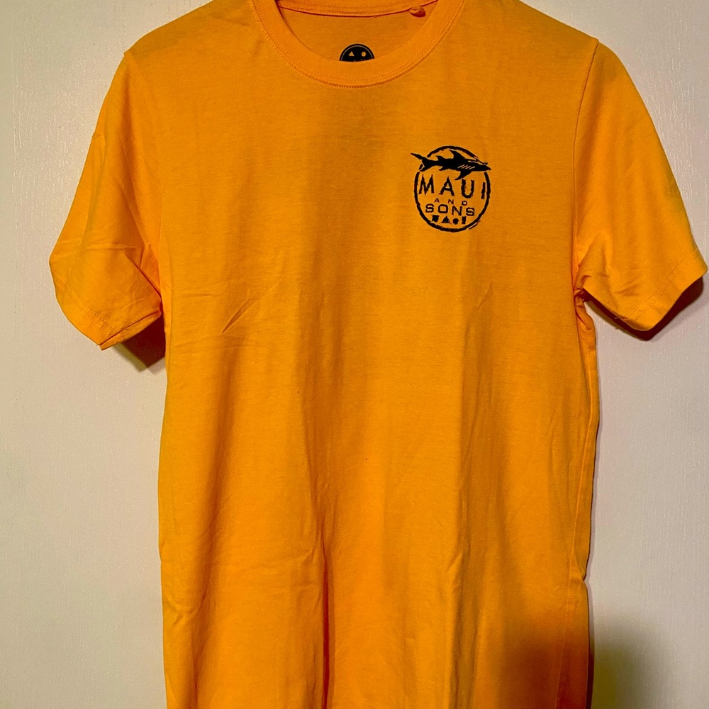 MAUI SURF T-shirt dimension in photos
